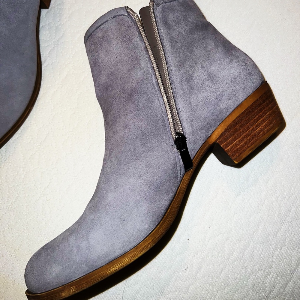 Scala 9.5 genuine Italian soft leather blue half cut boots with heal barely worn